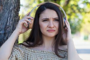 woman experiencing hearing loss